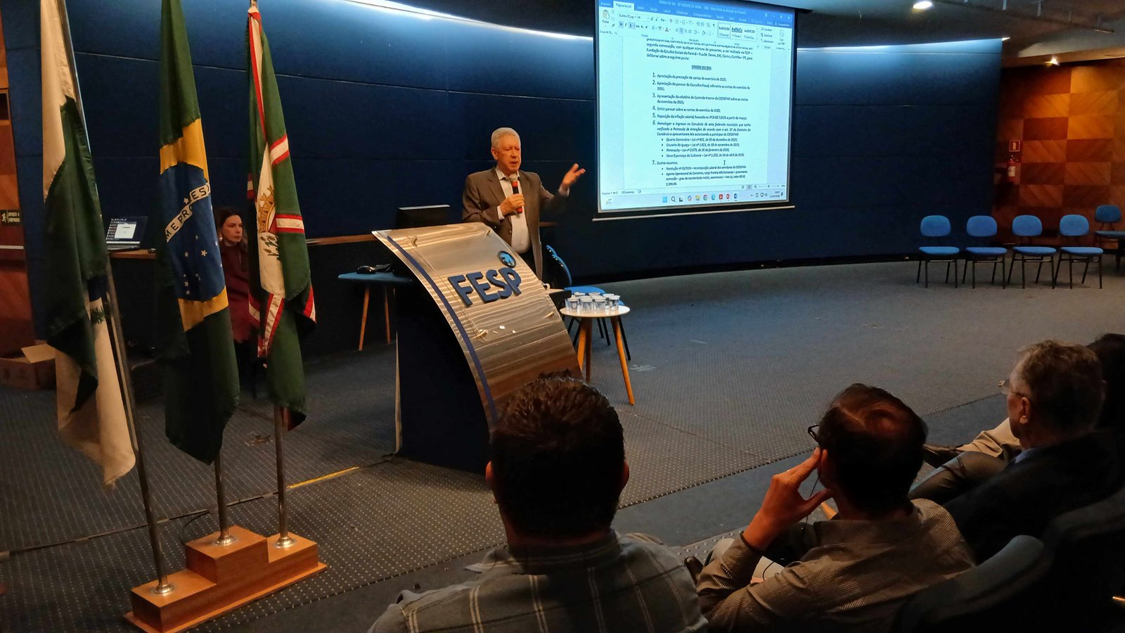 Assembleia Geral e explanação sobre os Planos de Carreira e o Plano Nacional de Educação marcaram o encerramento do Seminário do Ciedepar